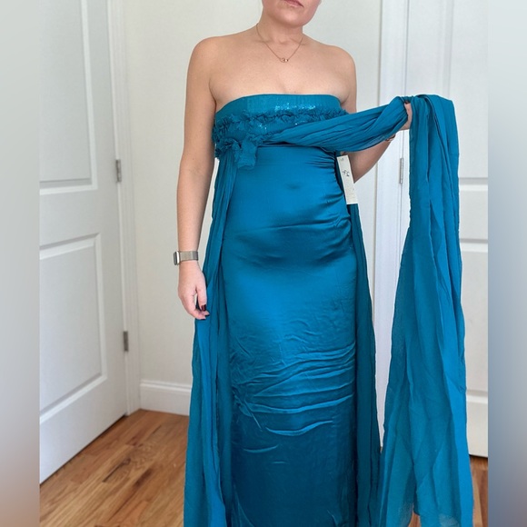 Custom Designer Showroom Evening Gown - Picture 7 of 11